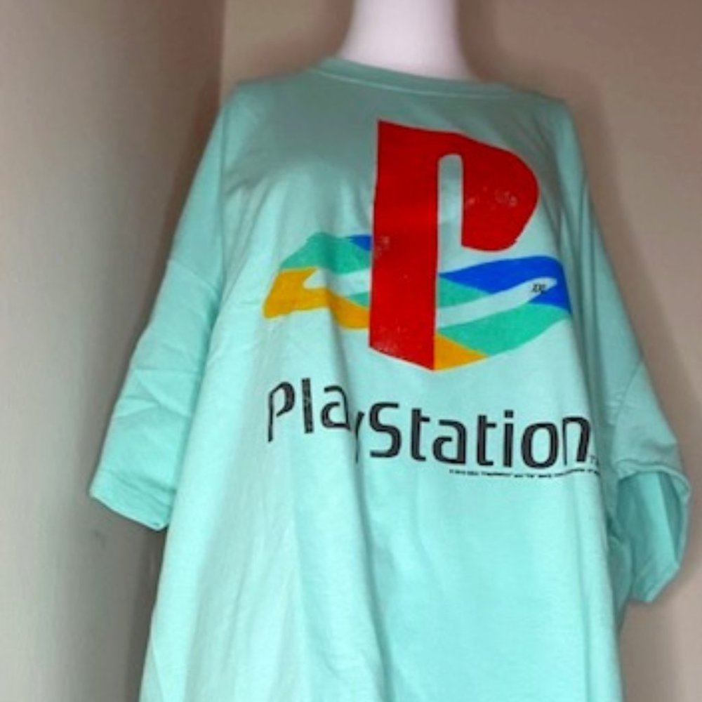 PLAYSTATION  T-SHIRT  NEW(HIS/HERS)